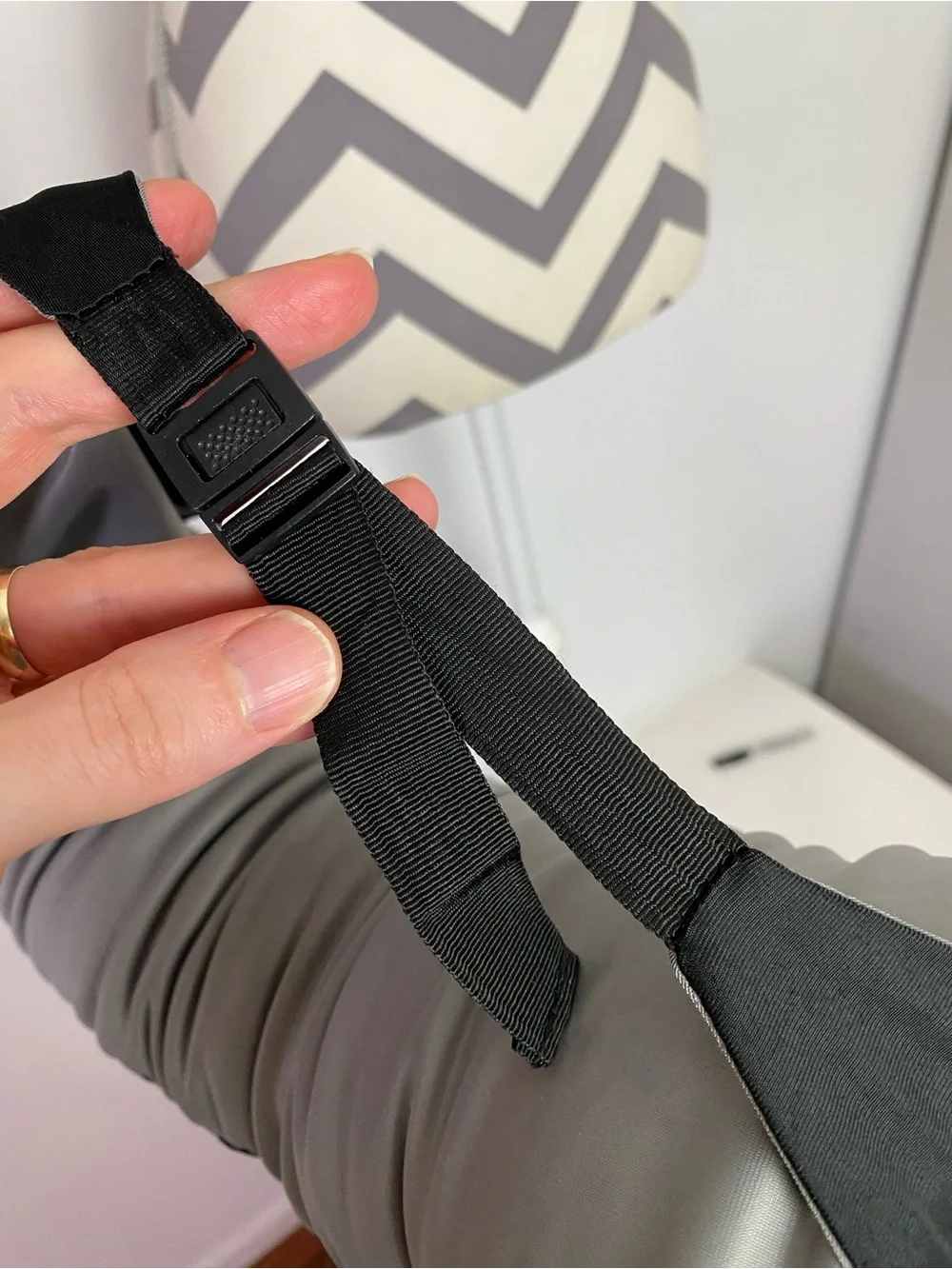 Swiss Gear Neck Pillow Adjustable Strap Black Grey Travel Support